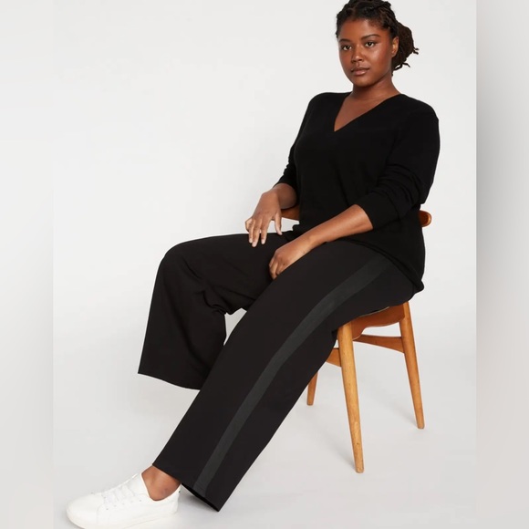 Universal Standard Pants - Universal Standard Wide leg black ponte knit tuxedo pants, perfect for fall!